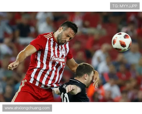 奥林匹亚斯科与伯恩利激战正酣双方为胜利展开全力拼搏